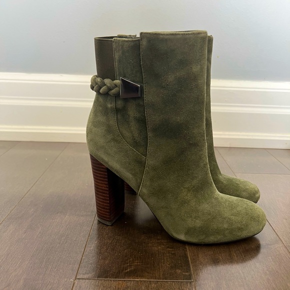 Saks Fifth Avenue Shoes - Saks Fifth Avenue Leather Ankle Boots, size US 5.5